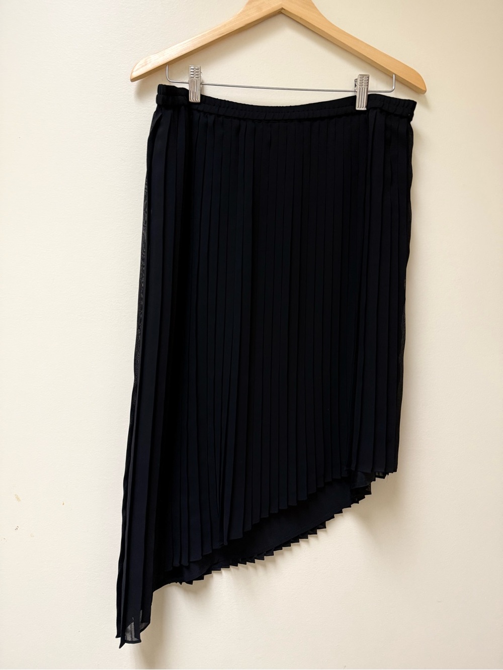 NwT🔳Michael Kors Black Asymmetrical Pleated Skirt🔳